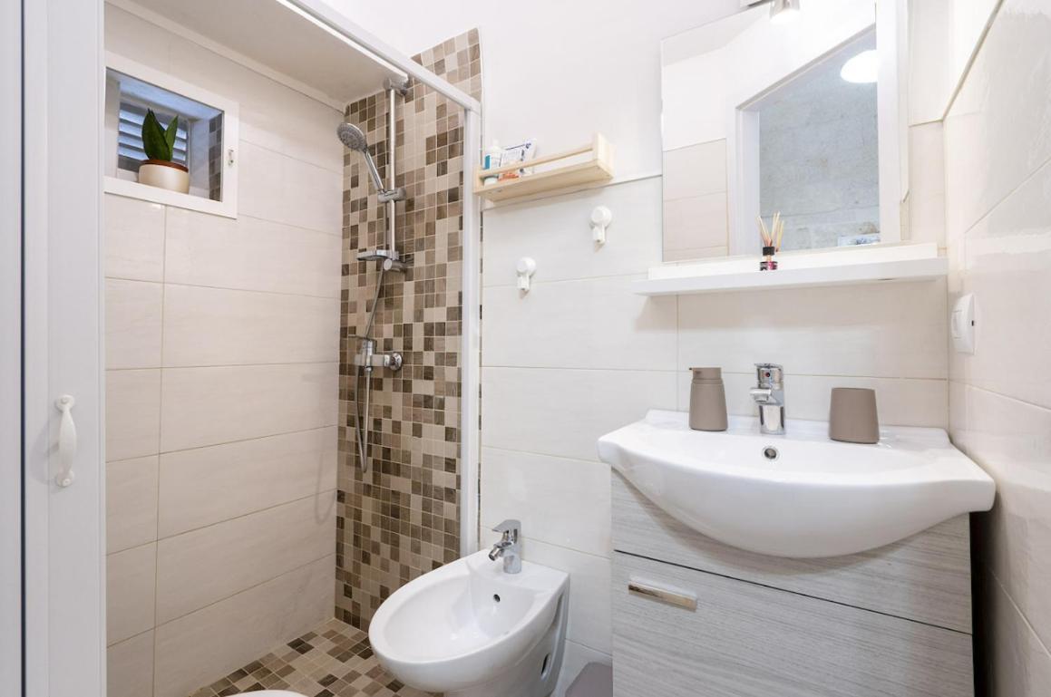 Chiarina Rooms 2 Полиньяно-а-Маре Экстерьер фото